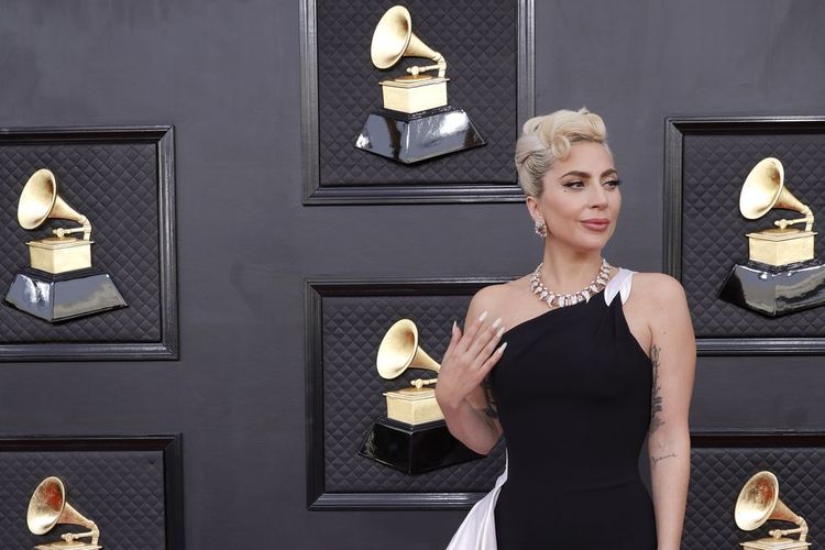 Lady Gaga di Red Carpet Grammy Awards 2022, Las Vegas, Minggu (3/4/2022).