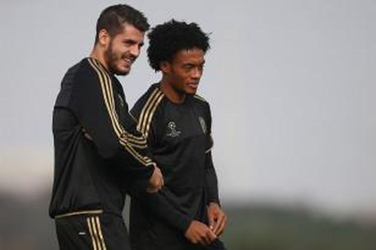 Alvaro Morata dan Juan Cuadrado dalam salah satu sesi latihan Juventus, Oktober 2015. 