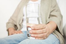 Terlalu Banyak Minum Air Bisa Rusak Ginjal, Ini Kata Dokter...