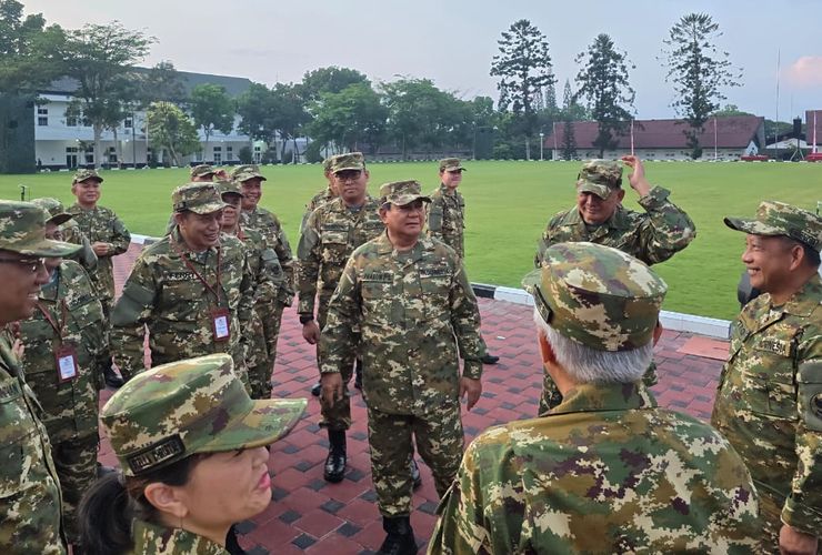 BERITA FOTO: Latihan Baris-Berbaris di Akmil Magelang, Prabowo Tampak Paling Semangat