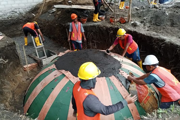 Sarihusada memperkuat pengembangan peternak dan koperasi lokal serta menerapkan praktik baik peternakan berkelanjutan di antaranya melalui pemanfaatan biogas dari kotoran ternak.