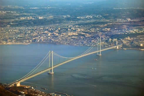 Hari Ini dalam Sejarah: Jembatan Gantung Terpanjang di Dunia Diresmikan