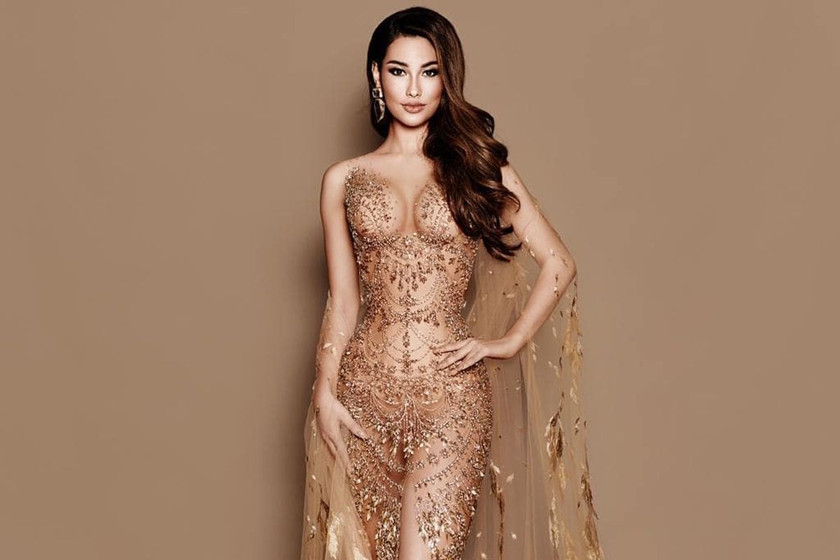 Puteri Indonesia Frederika Alexis Cull mengenakan gaun rancangan Tex Saverio pada babak 10 besar Miss Universe 2019.