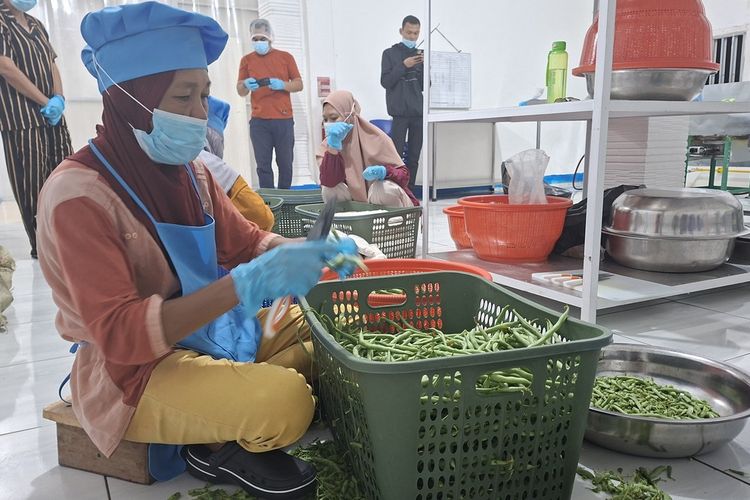 Kegiatan di dapur Makan Bergizi Gratis (MBG) di Kabupaten Kair, Bengkulu.