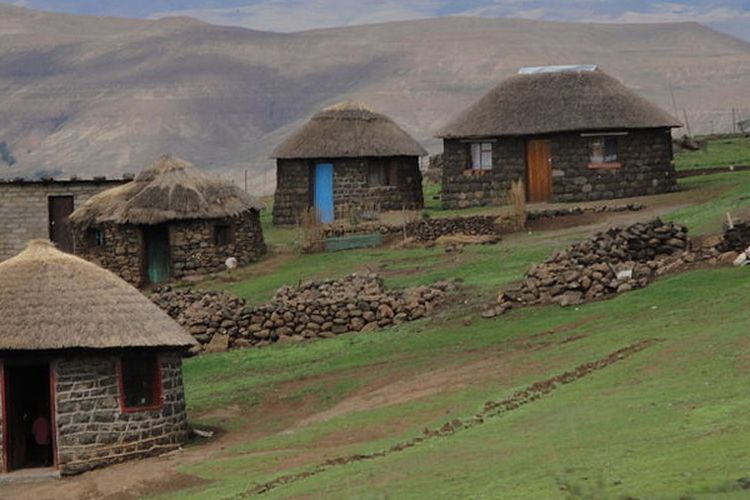 Sebuah desa di Lesotho.