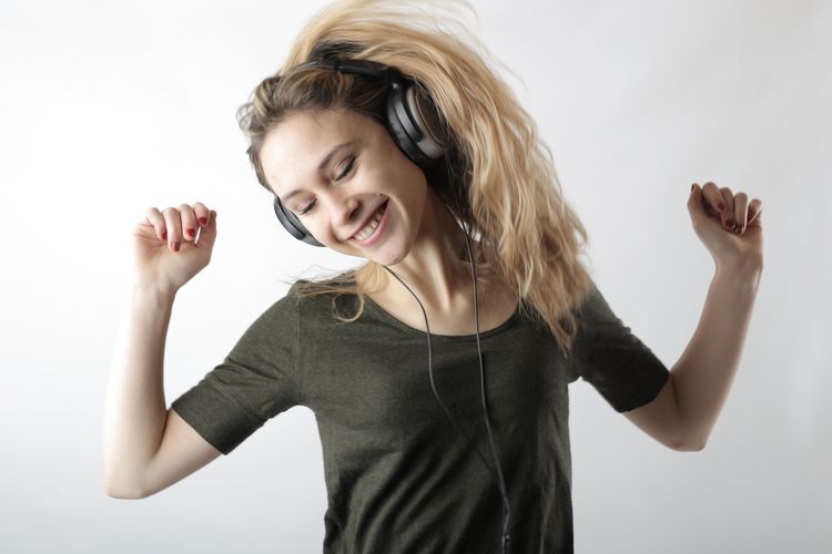 Mendengarkan musik bisa meningkatkan kebahagiaan