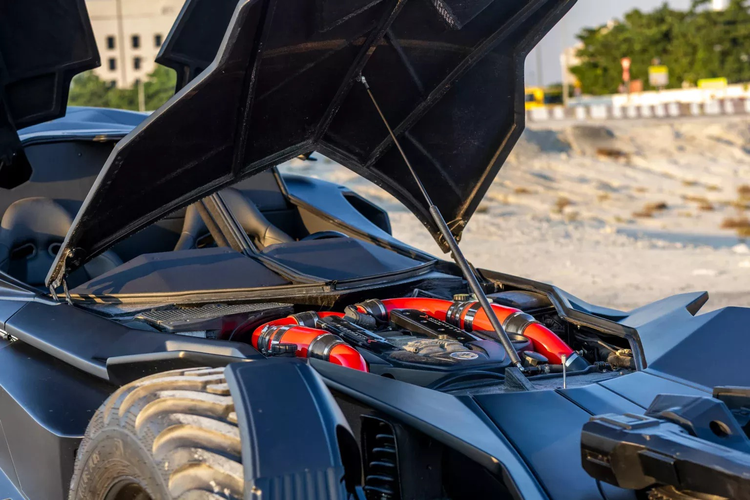 Replika Batmobile dengan basis Mercedes-Benz CL 55 AMG