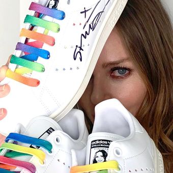 Sang Perancang Stella McCartney dengan Adidas Stan Smith vegan