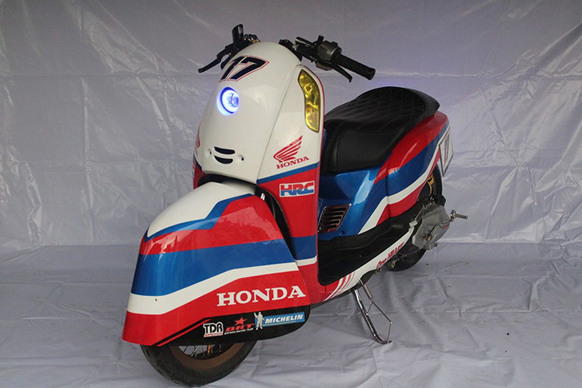 Hasil modifikasi karya Fikri Alhudari pada kelas Matic and Cub Advance di ajang Honda Modif Contest 2021.