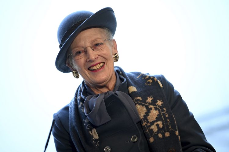 Ratu Margrethe II dari Denmark saat konferensi pers di Restoran Baret dalam Humboldt Forum di Berlin, Jerman, 12 November 2021.