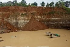 Tanggul Jebol, Pekerja Galian Tertimbun Pasir Lumpur