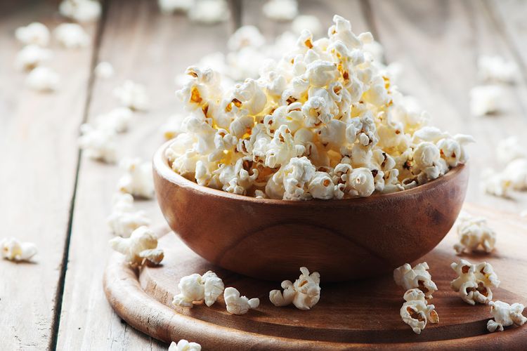 Popcorn tanpa mentega hanya mengandung sekitar 31 kalori dan dapat dijadikan camilan rendah kalori yang baik dikonsumsi ketika diet.