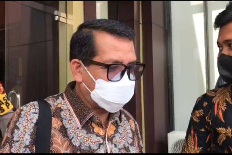Dosen Universitas Riau Syafri Harto divonis bebas atas kasus dugaan pencabulan terhadap seorang mahasiswi.