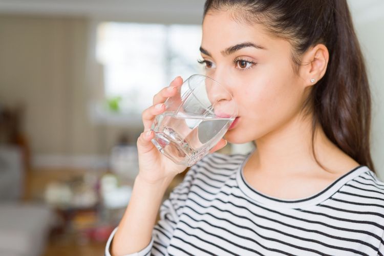 Minum air dapat menurunkan berat badan jika caranya benar.
