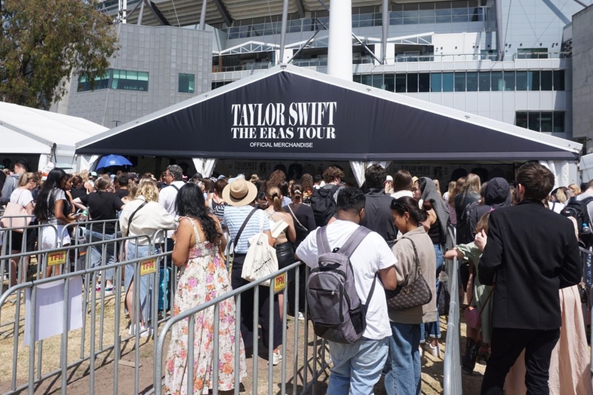 Antrian penonton konser Taylor Swift bertajuk Eras Tour di Melbourne, Australia pada 16 Februari 2024. 