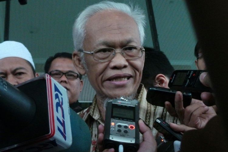 Mantan politisi dan pendiri PKS Yusuf Supendi, saat mendatangi Gedung KPK, Kuningan, Jakarta Selatan, Kamis (4/7/2013). 