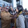 Tiba di Papua Tengah, Wamendiktisaintek Stella Dikalungi Noken Anggrek, Ini Maknanya