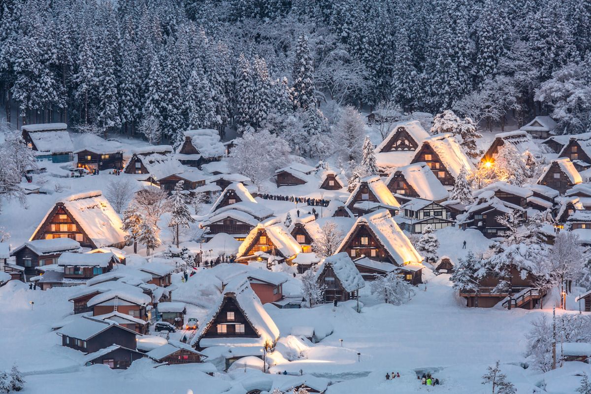 Shirakawa-go saat musim dingin.