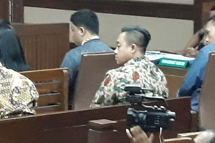 Staf pribadi Menteri Pemuda dan Olahraga, Miftahul Ulum di Pengadilan Tipikor Jakarta, Kamis (25/4/2019).