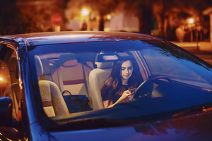 Bahaya Lampu Kabin Mobil Menyala di Malam Hari