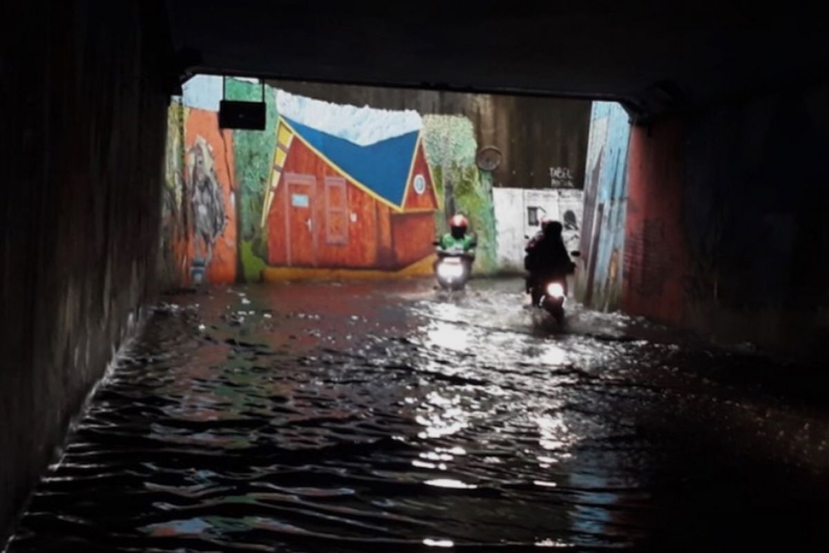 Genangan Underpass Jembatan Dipo, Depok, Jumat (23/11/2018).