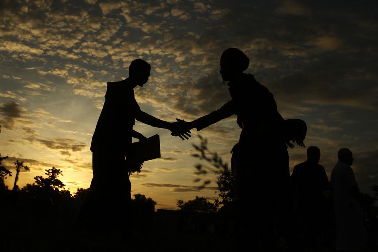 Silaturahmi di Tengah Dunia yang Retak