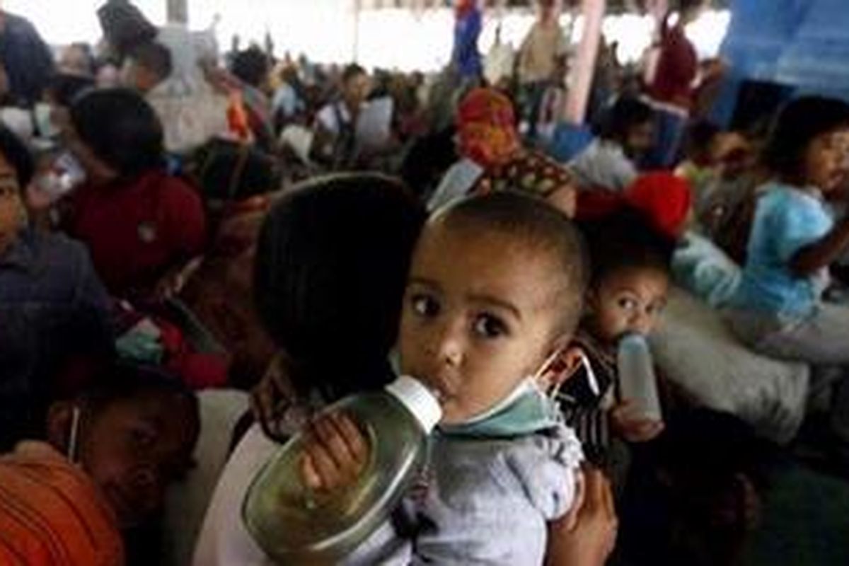 Warga sekitar Gunung Sinabung yang mengungsi di Kabanjahe