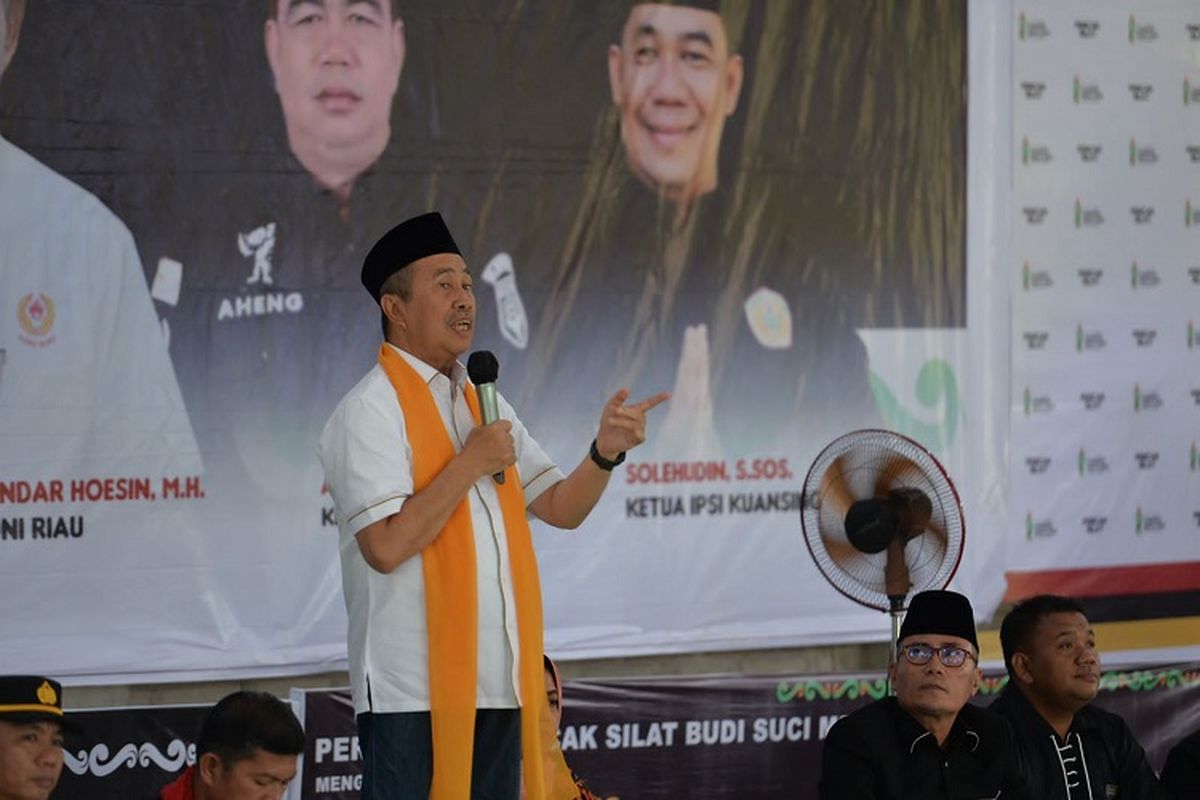 Gubenur Riau Syamsuar saat melakukan kunjungan kerja ke Kabupaten Kuantan Singingi (Kuansing), Riau, Sabtu (12/11/2022).
