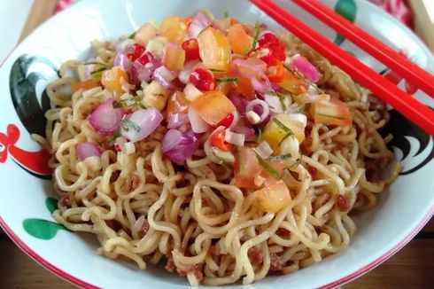 Resep Mie Instan Goreng Sambal Matah dan Kornet