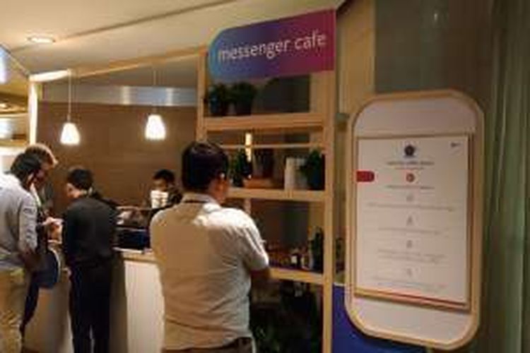 Counter kopi yang memanfaatkan bot Messenger dalam melakukan pemesanan, di acara Mobile Moves Commerce Facebook di Jakarta, Kamis (20/10/2016).