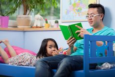 Orangtua, Ini 4 Manfaat Storytelling bagi Anak