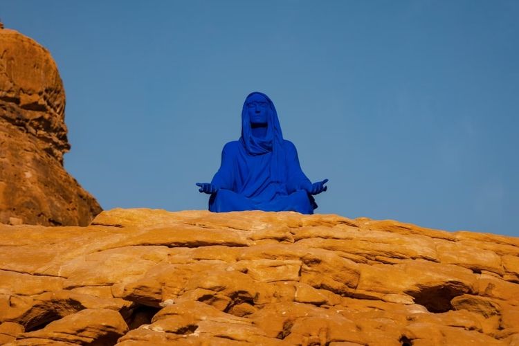 Misteri Patung Perempuan Biru di Arab Saudi, Ternyata Ada Maknanya