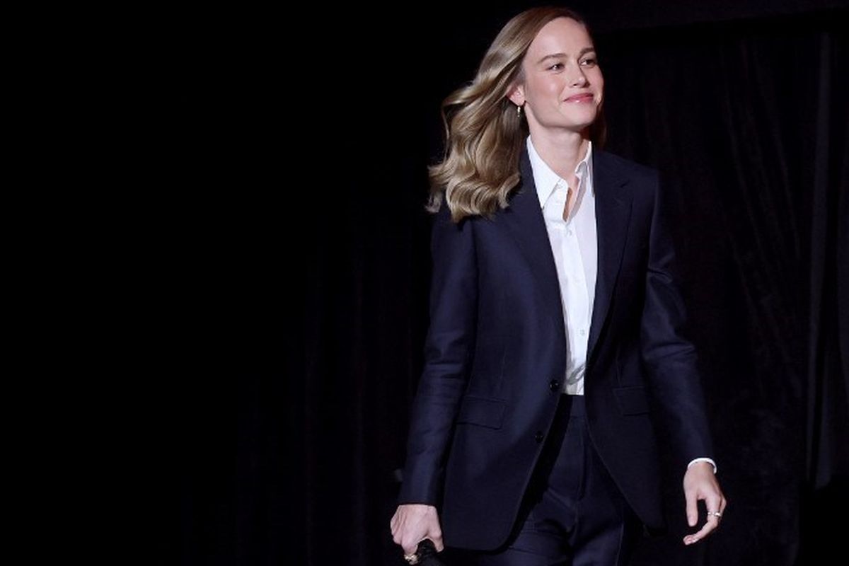 Aktris Brie Larson berbicara di panggung D23 Expo 2022 di Anaheim Convention Center, Anaheim, California, Sabtu (10/9/2022).