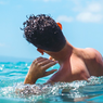 7 Cara Mengatasi Telinga Kemasukan Air saat Berenang