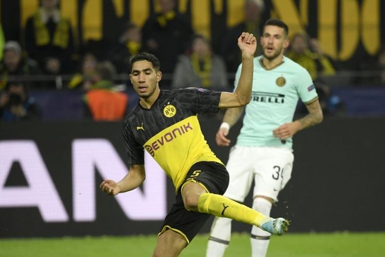 Dortmunds Moroccan defender Achraf Hakimi scores the 1-2 goal in the second half of the UEFA Champions League Group F football match BVB Borussia Dortmund v Inter Milan in Dortmund, western Germany, on November 5, 2019. (Photo by INA FASSBENDER / AFP)