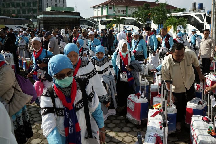 Oleh-oleh Haji: Memori Kolektif dan Transmisi Nilai Budaya Desa