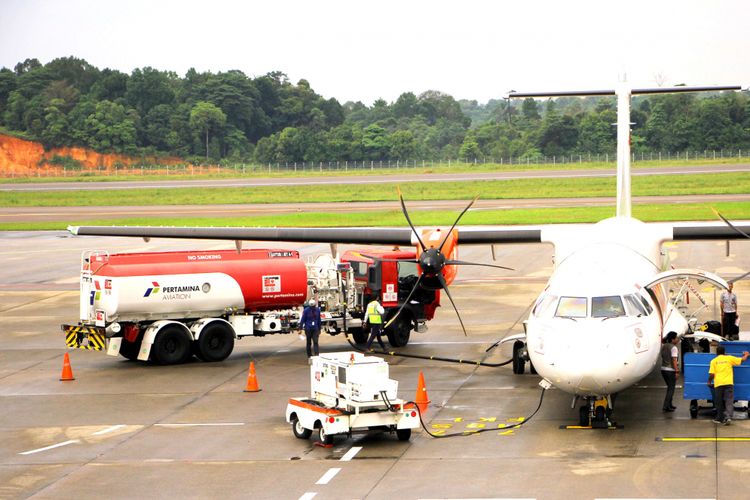 Depot Pengisian Pesawat Udara Hang Nadim, Batam, Kepri terus meningkatkan pelayanannya dalam menyediakan avtur terhadap sejumlah maskapai yang ada di Bandara Hang Nadim, Batam. Hal ini bertujuan untuk membantu kelancaran tranfortasi udara guna mempersingkat jarak dan waktu antara daerah satu ke daerah lainnya yang ada di Indonesia.