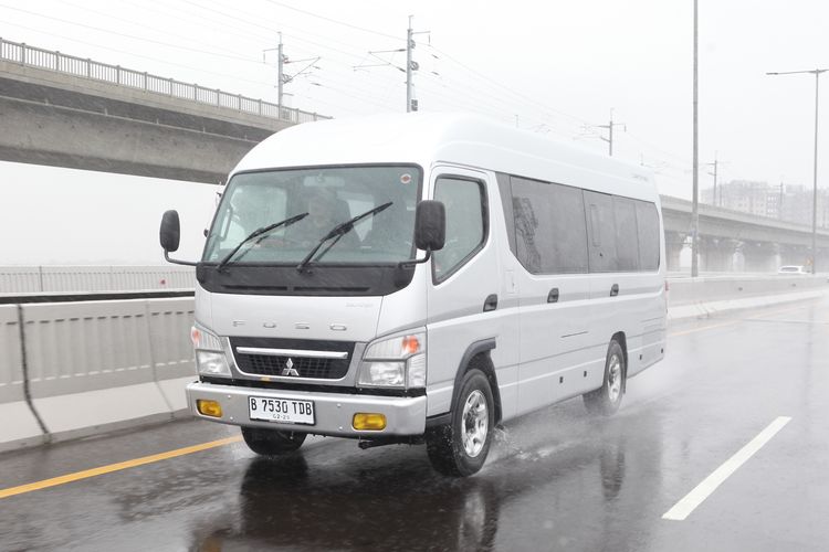 Mitsubishi Fuso Canter Bus