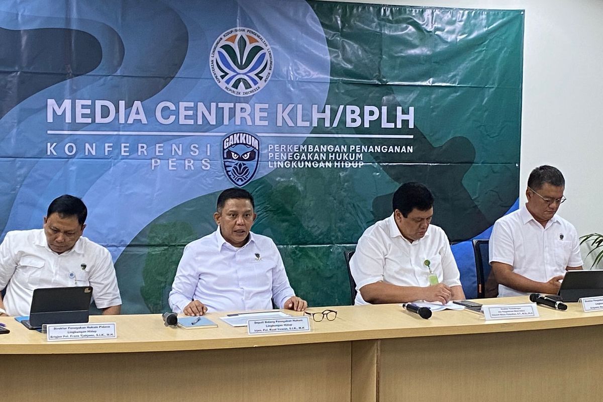 KLH menjelaskan terkait tren kualitas udara Jabodetabek di Plaza Kuningan, Jakarta Selatan, Rabu (4/6/2025). 