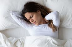 3 Jenis Bantal yang Sesuai dengan Posisi Tidur Menurut Para Ahli