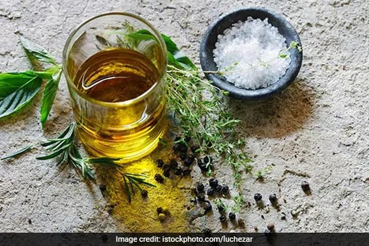 Minyak mustard dan garam.