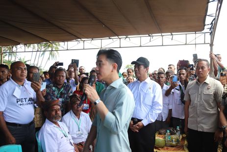 Selalu Berdialog dengan Petani, Gaya Kerja Mentan Amran Dipuji Wapres Gibran