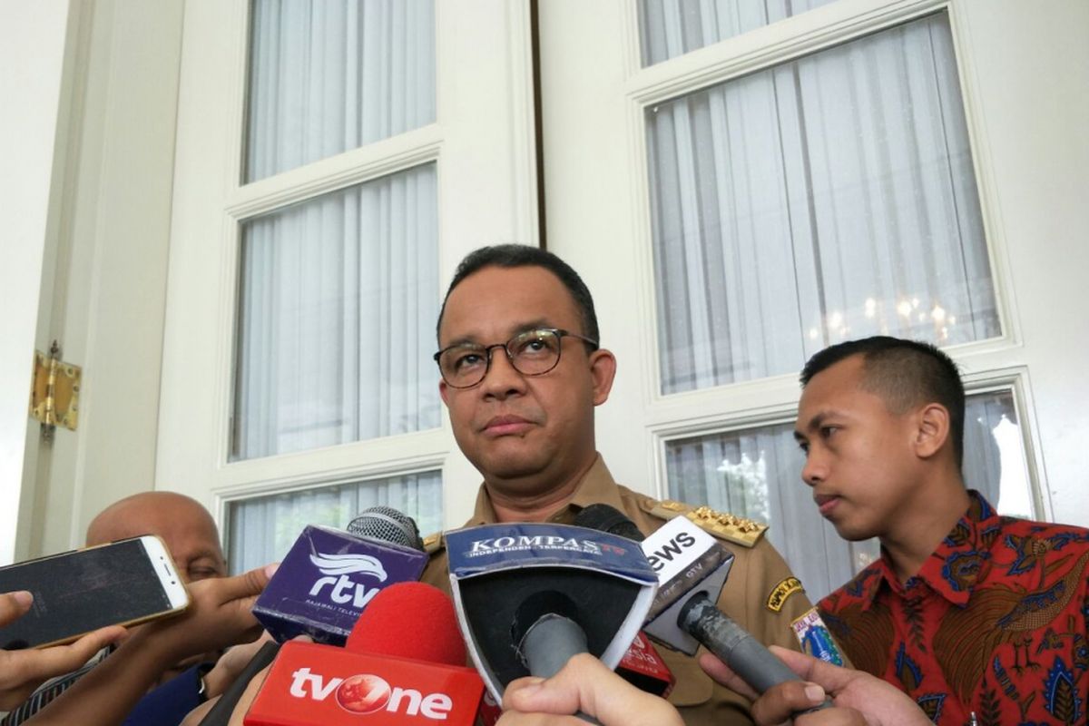 Gubernur DKI Jakarta Anies Baswedan di Balai Kota DKI Jakarta, Jalan Medan Merdeka Selatan, Selasa (12/12/2017). 