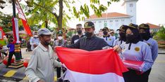 Jelang HUT Ke-77 RI, Wali Kota Madiun Bagikan 5.000 Bendera Merah Putih Gratis