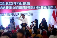 Dialog Jokowi dengan Penerima PKH yang Bikin Hadirin Tertawa