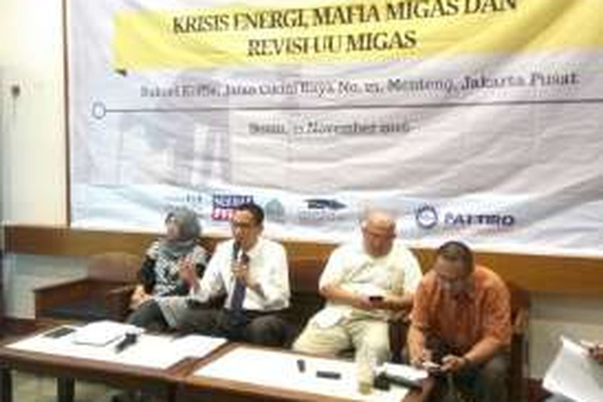 Dosen Departemen Ekonomika dan Bisnis UGM yang juga mantan Anggota Reformasi Tata Kelola Migas,  Fahmy Radhi di Jakarta,  Senin (21/11/2016).