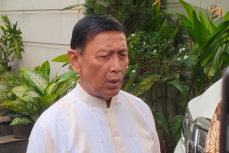 Ketua Dewan Pertimbangan Presiden (Wantimpres) Wiranto di kediamannya, Jakarta Selatan, Selasa (25/4/2023).