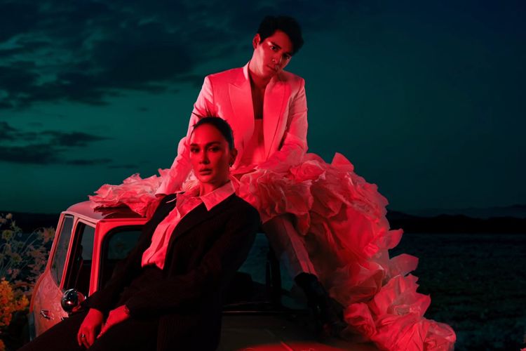 Photoshoot anniversary Luna Maya dan Maxime Bouttier viral karena konsep tukar peran. Ini 7 detail gaya yang jadi sorotan netizen.
