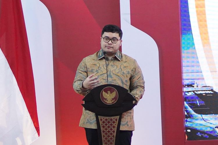 Bupati Kediri Hanindhito Himawan Pramana saat menghadiri Rapat Koordinasi (Rakor) Lintas Sektoral ?Operasi Mantap Brata Semeru 2023-2024? di Convention Hall Simpang Lima Gumul (SLG), kawasan Monumen SLG, Kecamatan Ngasem, Kabupaten Kediri, Kamis (12/10/2023).

