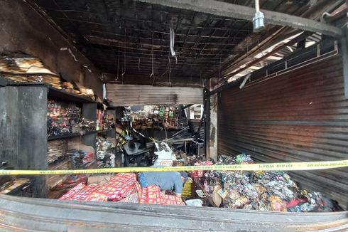 Kebakaran Pasar Kemiri Muka Depok, Pedagang Mangais Sisa-sisa Barang di Tokonya